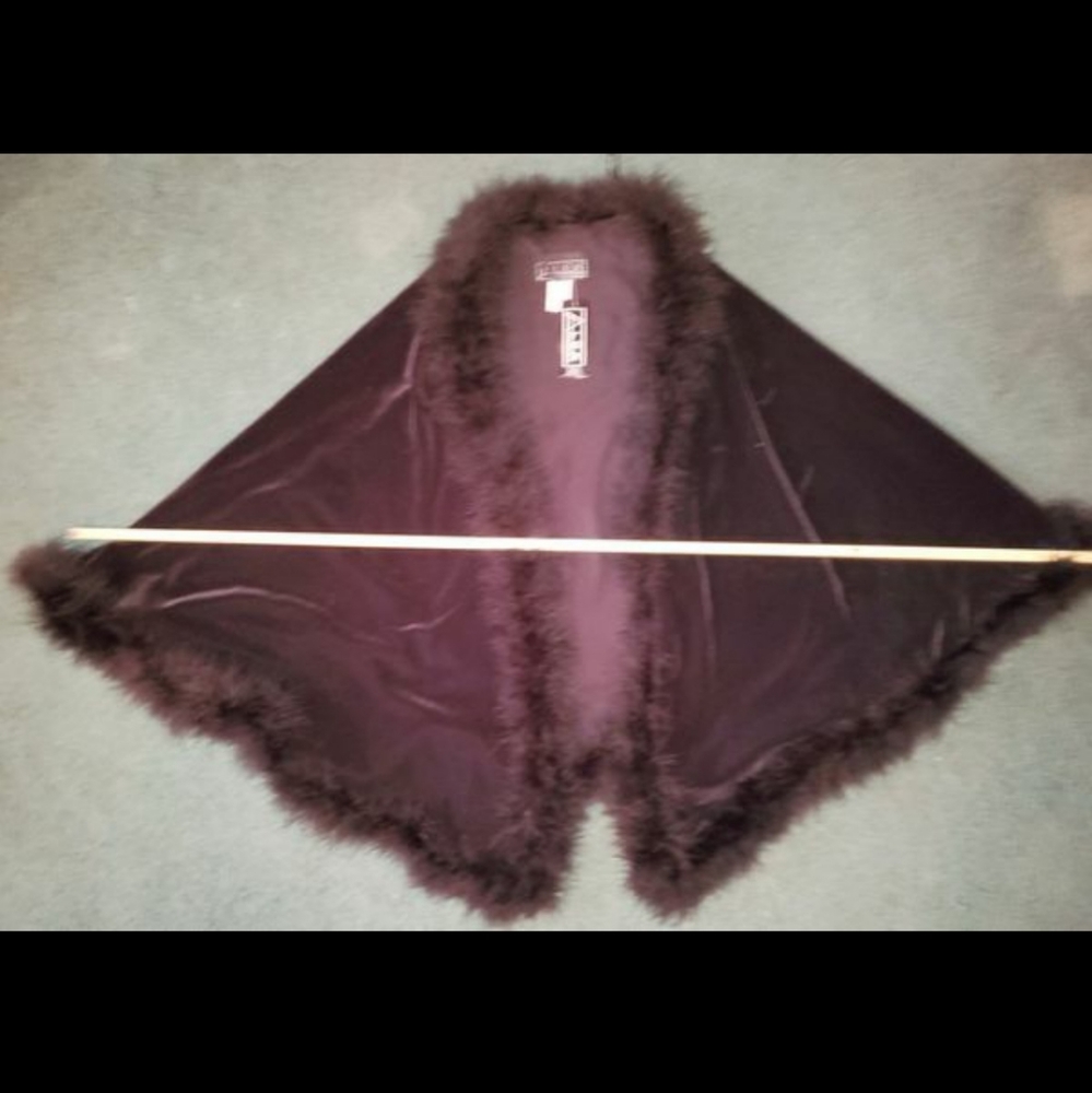 🖤Black Velvet Cape with Marabou feathers 🖤 - Picture 5 of 16